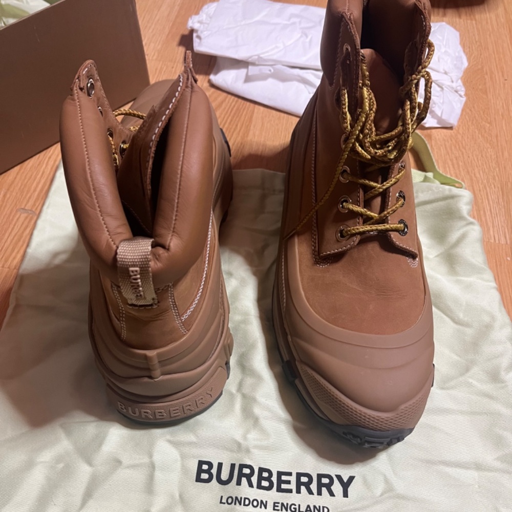 Burberry Boots - Picture 3 of 6